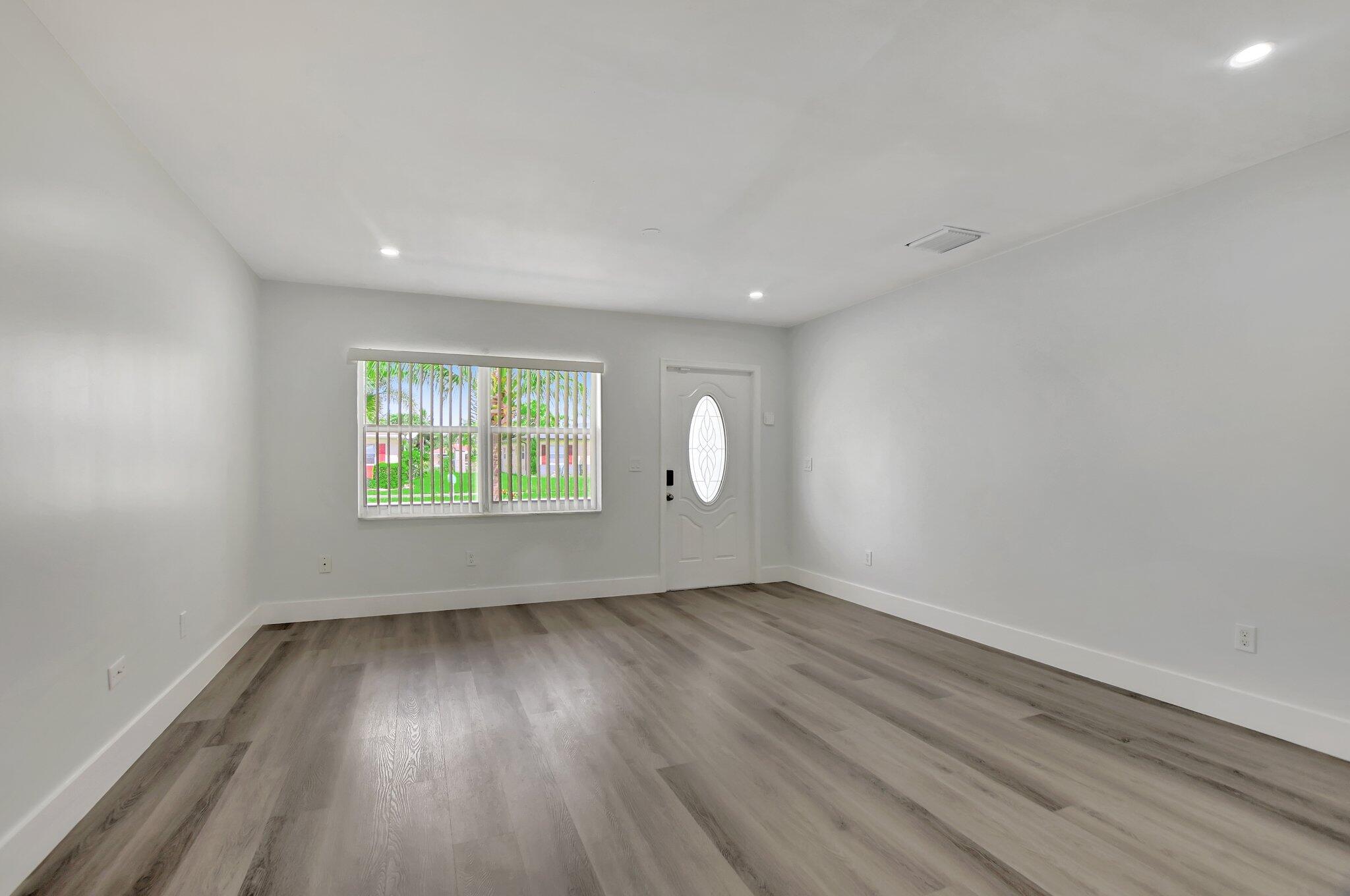 10920 Gable Street Boca Raton, FL 33428 - Photo 7 of 37 7-web-or-mls-DSC_1151