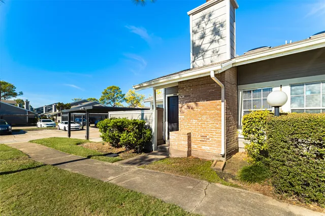 $104,990 | 12232 Bob White Drive, Houston, TX 77035