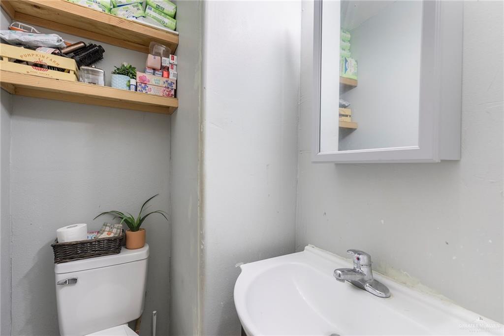 306 Huerta Street Weslaco, TX 78596 - Photo 8 of 11 Half bathroom