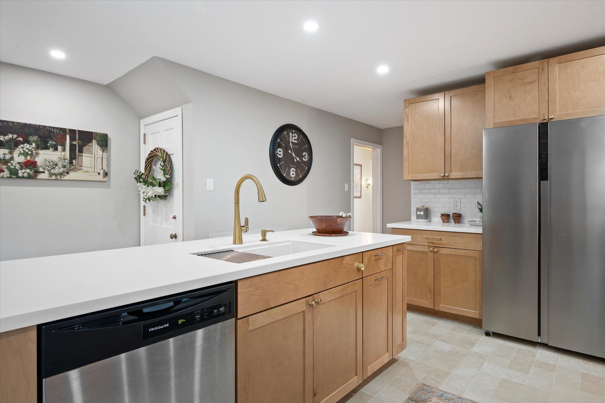 201 Clyde Road Bangor, ME 04401 - Photo 18 of 55 18-Kitchen