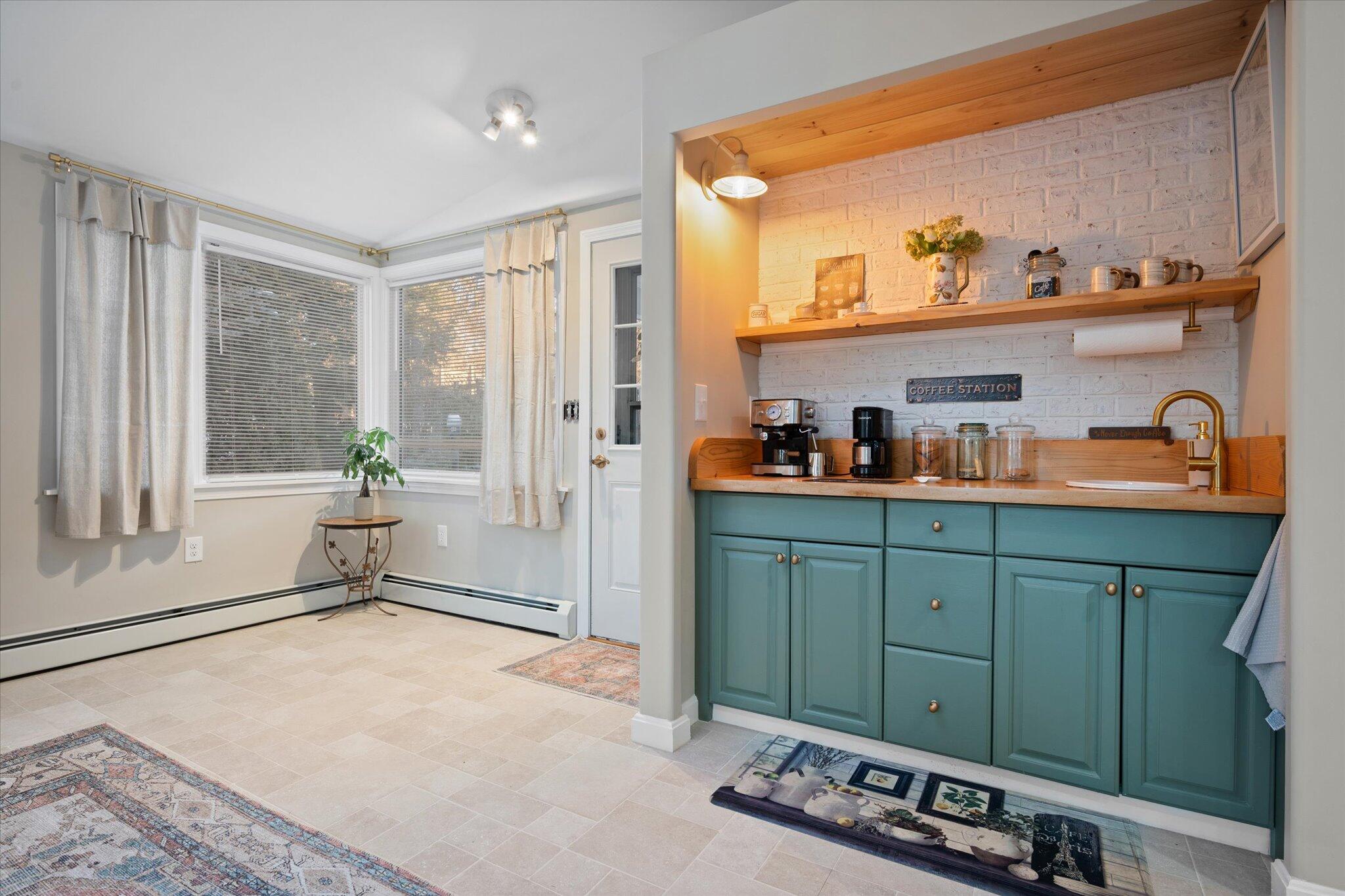 201 Clyde Road Bangor, ME 04401 - Photo 23 of 55 23-Family Room