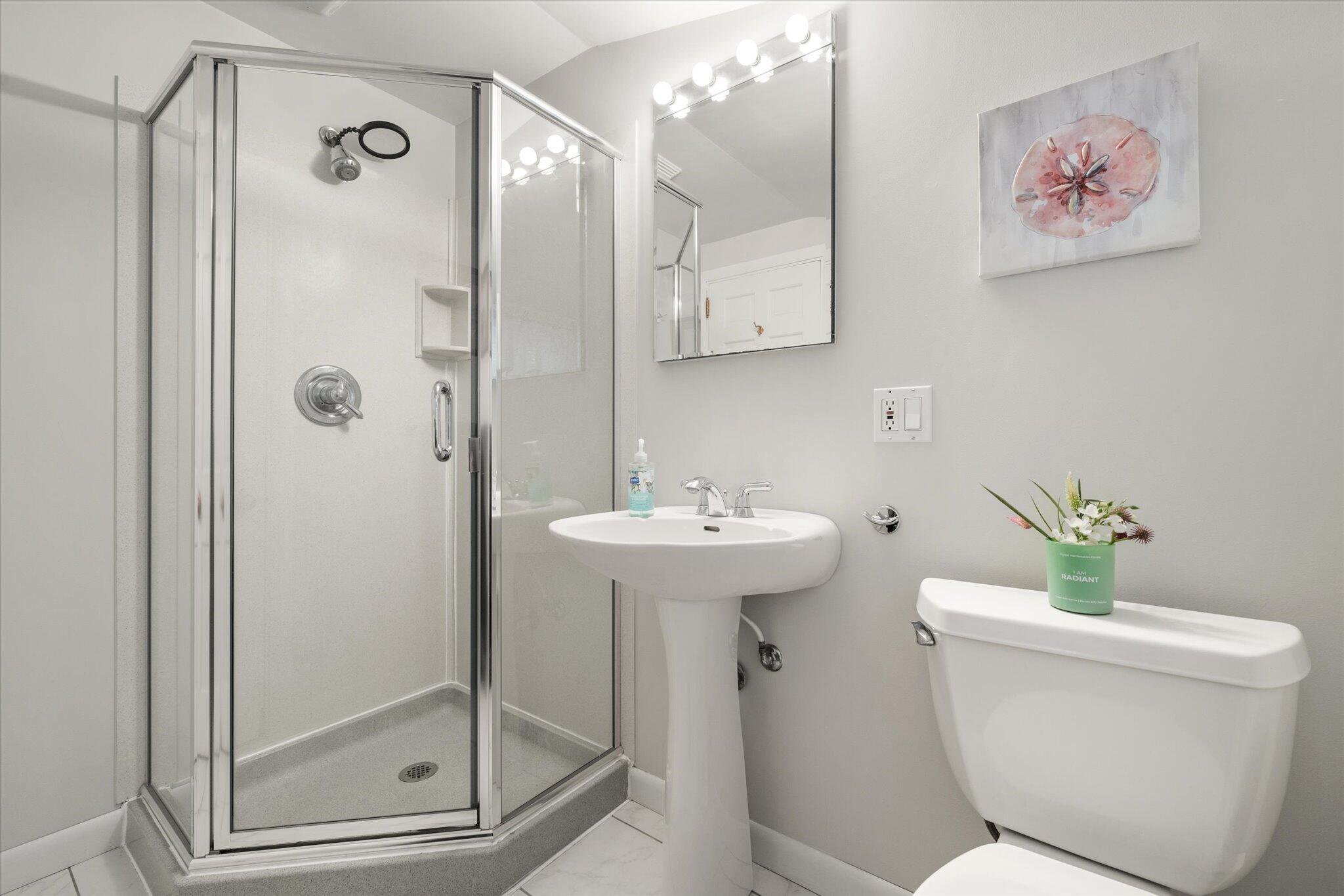 201 Clyde Road Bangor, ME 04401 - Photo 41 of 55 41-Bathroom 2