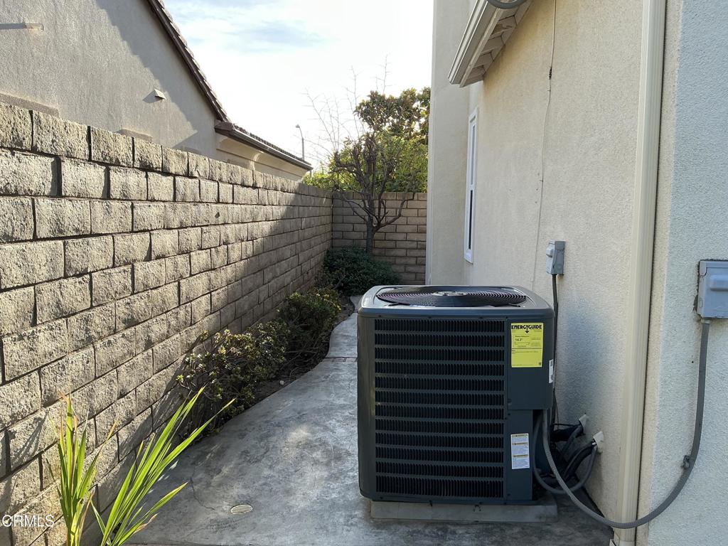 13687 Blue Ridge Way Moorpark, CA 93021 - Photo 36 of 46 a view of a corridor