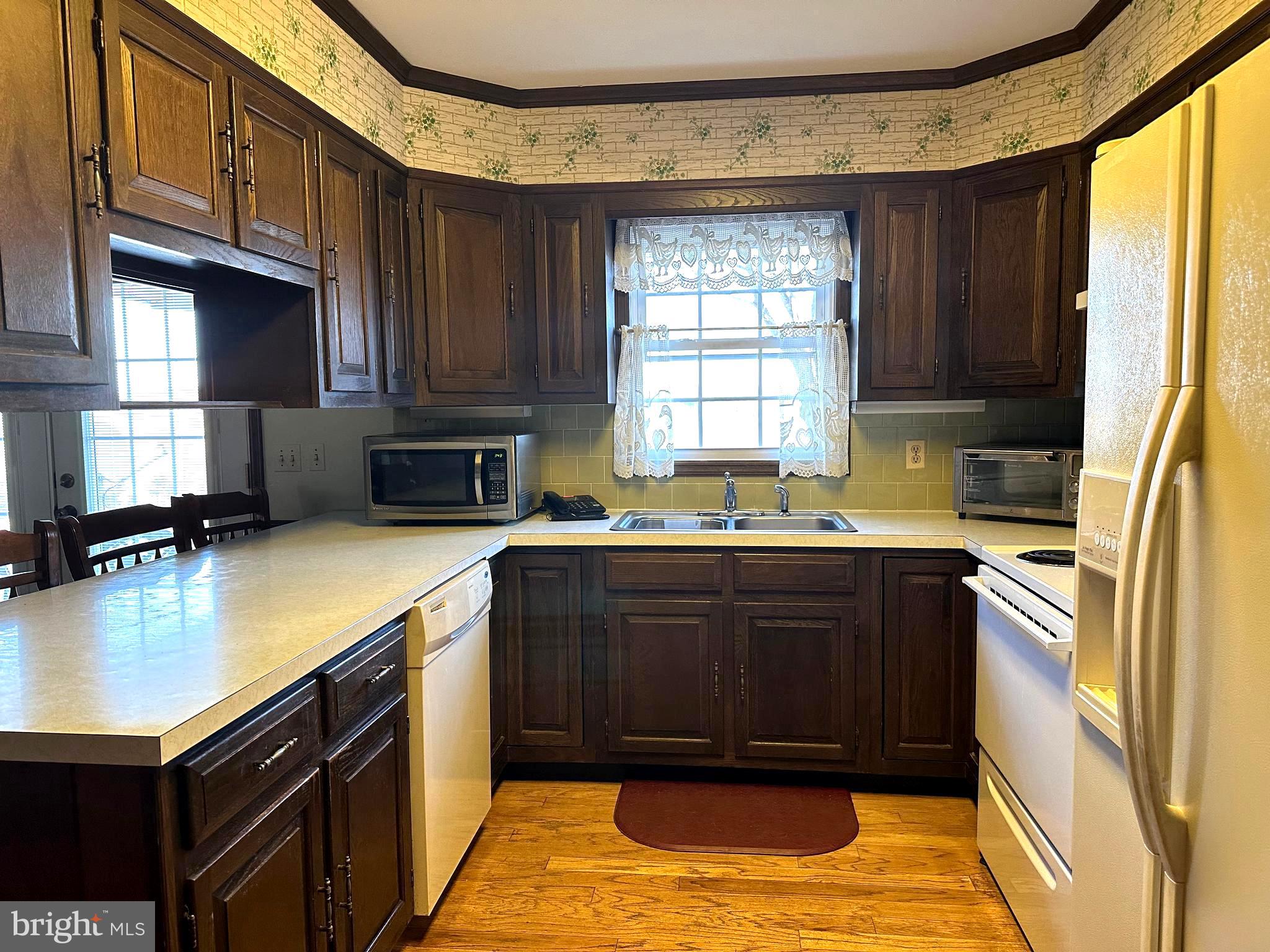 9305 Old Waterloo Road Warrenton, VA 20186 - Photo 20 of 63 Kitchen w/white Appliances, window to the View.