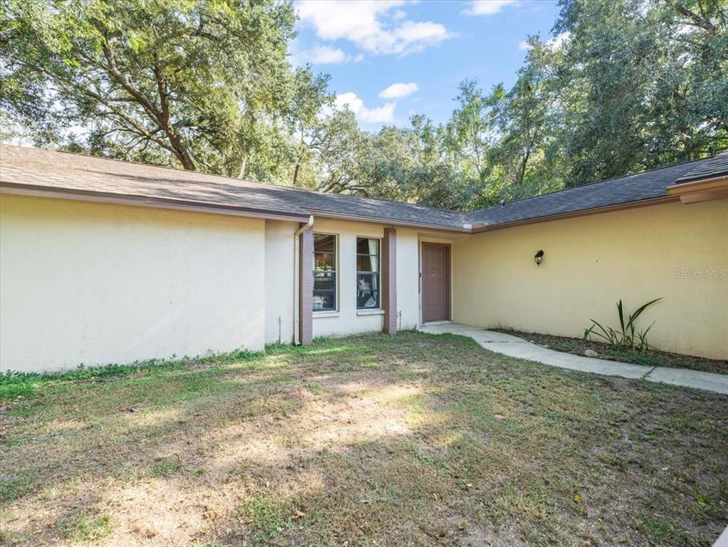 8316 Kingsdale Street Spring Hill, FL 34608 - Photo 26 of 30 a backyard of a house