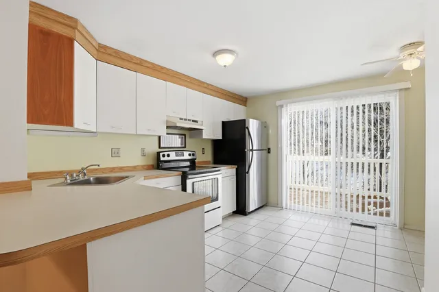 $324,900 | 117 Fox Hollow Way, Manchester, NH 03104