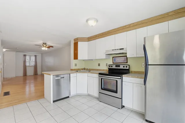 $324,900 | 117 Fox Hollow Way, Manchester, NH 03104