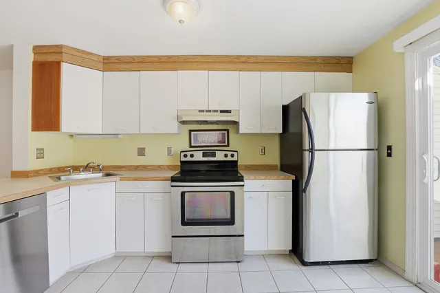 $324,900 | 117 Fox Hollow Way, Manchester, NH 03104