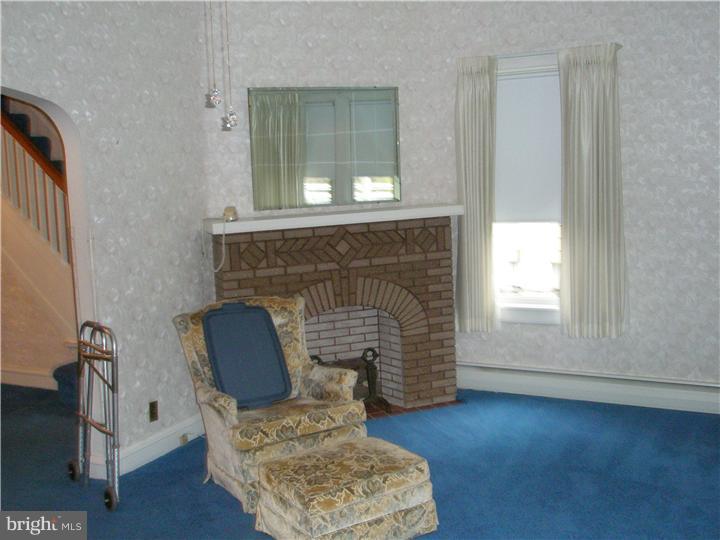28 Maple Road Birdsboro, PA 19508 - Photo 3 of 12 Living Room