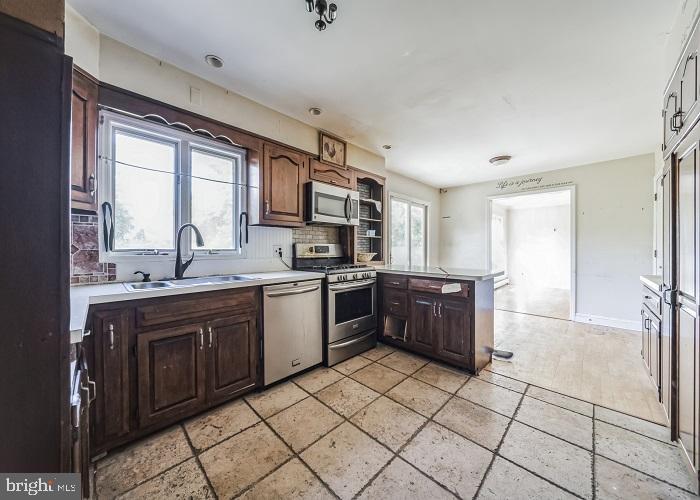 10 Baldwin Terrace Wayne, NJ 07470 - Photo 12 of 22