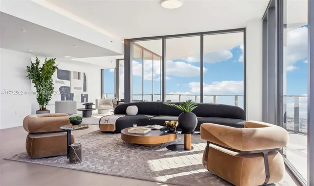 $14,000,000 | 500 Alton Road, Unit 4201 05, Miami Beach, FL 33139