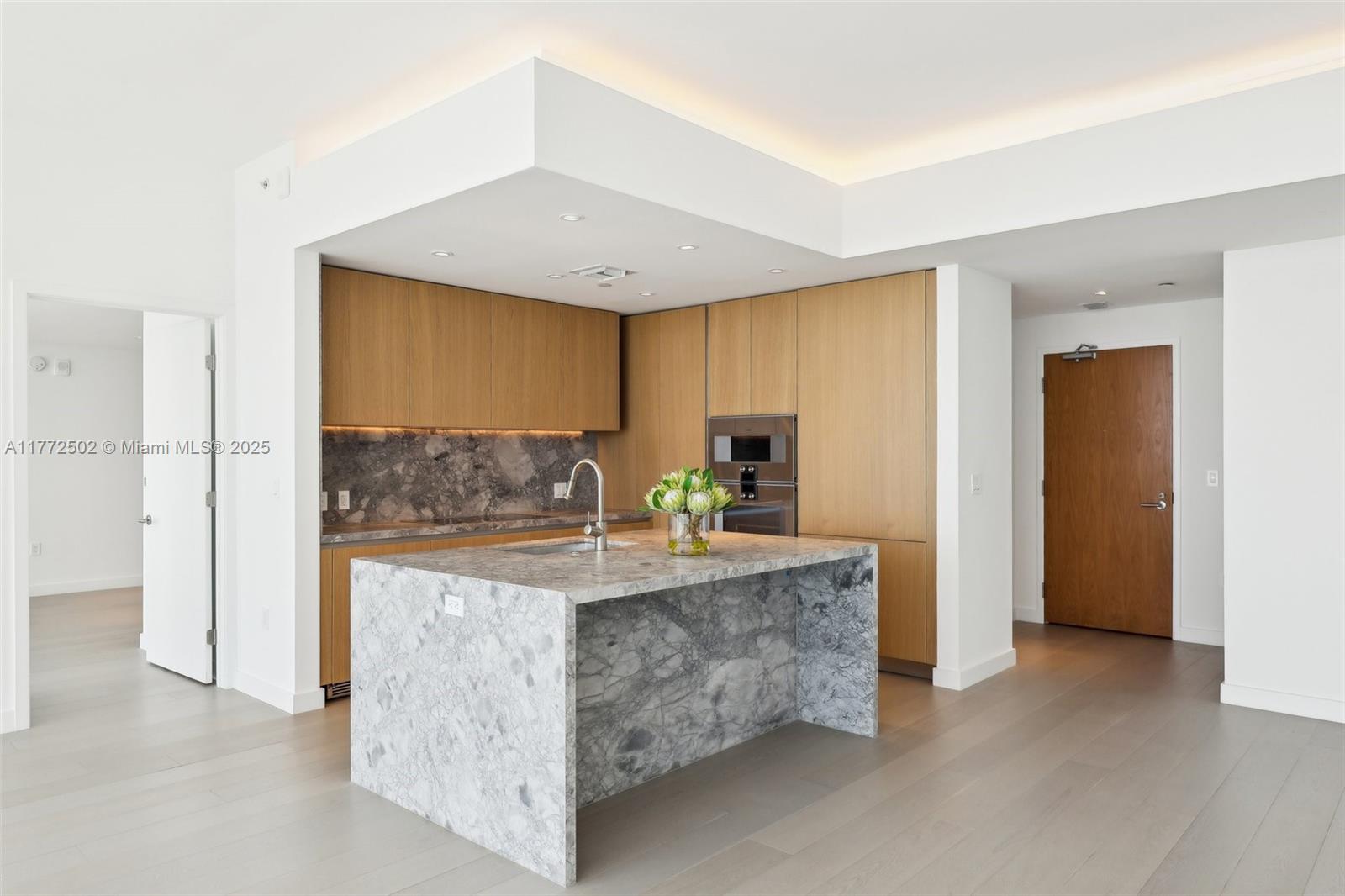 500 Alton Road, Unit 4201 05 Miami Beach, FL 33139 - Photo 15 of 61