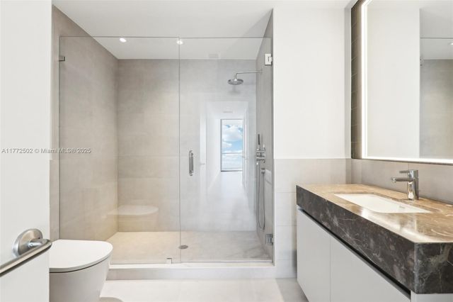 $14,000,000 | 500 Alton Road, Unit 4201 05, Miami Beach, FL 33139