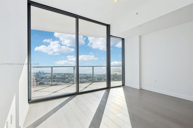 $14,000,000 | 500 Alton Road, Unit 4201 05, Miami Beach, FL 33139