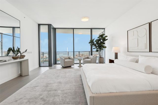 $14,000,000 | 500 Alton Road, Unit 4201 05, Miami Beach, FL 33139