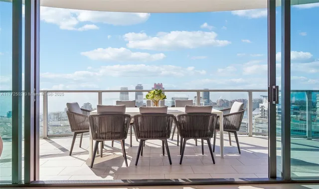 $14,000,000 | 500 Alton Road, Unit 4201 05, Miami Beach, FL 33139