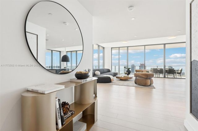 $14,000,000 | 500 Alton Road, Unit 4201 05, Miami Beach, FL 33139