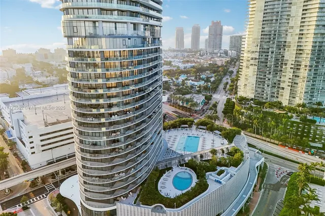 $14,000,000 | 500 Alton Road, Unit 4201 05, Miami Beach, FL 33139