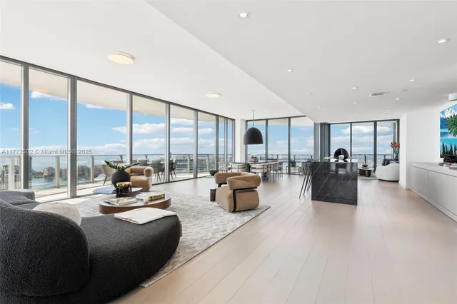 $14,000,000 | 500 Alton Road, Unit 4201 05, Miami Beach, FL 33139