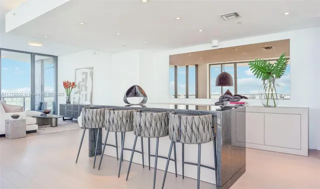 $14,000,000 | 500 Alton Road, Unit 4201 05, Miami Beach, FL 33139