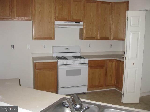 5064 Brightleaf Court, Unit 5064 Rosedale, MD 21237 - Photo 2 of 8 Kitchen