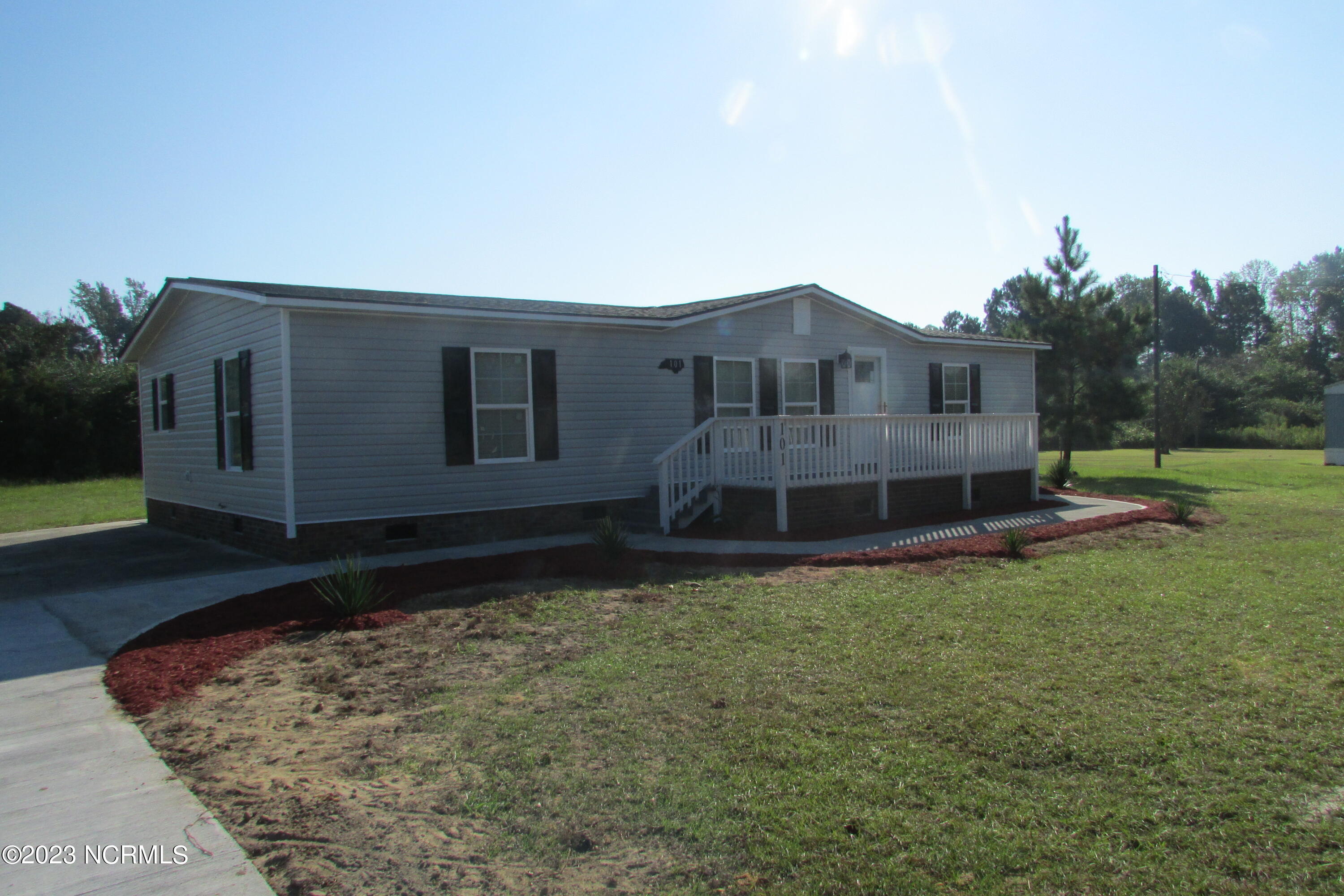 101 Elkton Road Clarkton, NC 28433 - Photo 1 of 32 FRONT