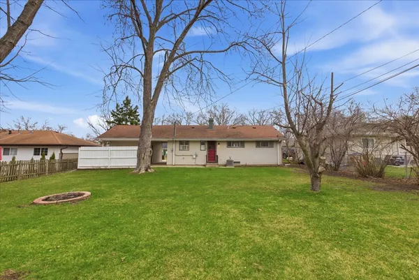 $2,500 | 5 Crescent Road, Lake Zurich, IL 60047