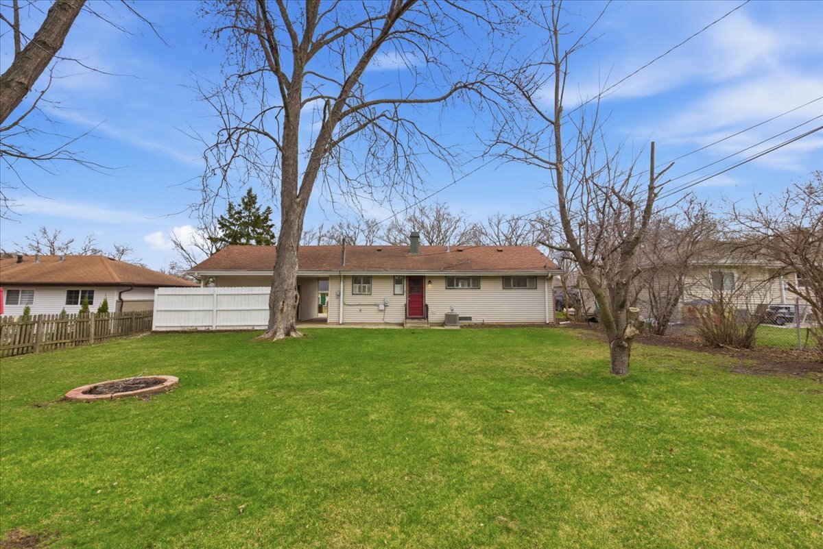 5 Crescent Road Lake Zurich, IL 60047 - Photo 3 of 11