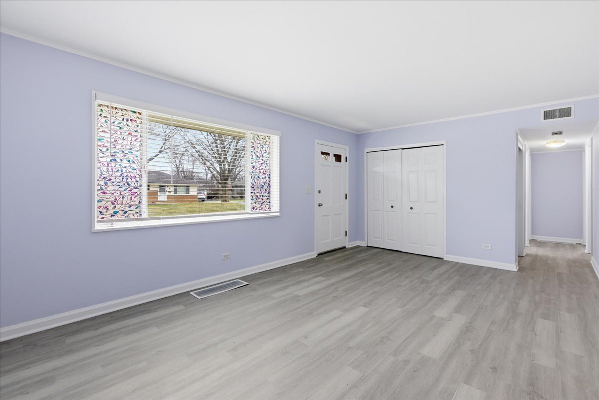 5 Crescent Road Lake Zurich, IL 60047 - Photo 5 of 11