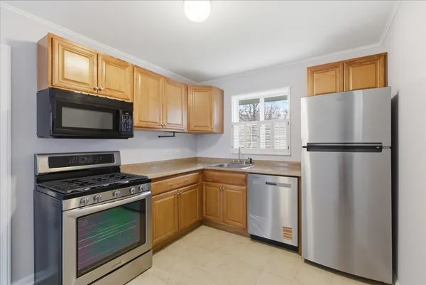 $2,500 | 5 Crescent Road, Lake Zurich, IL 60047