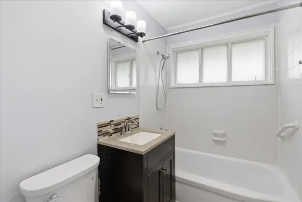 $2,500 | 5 Crescent Road, Lake Zurich, IL 60047