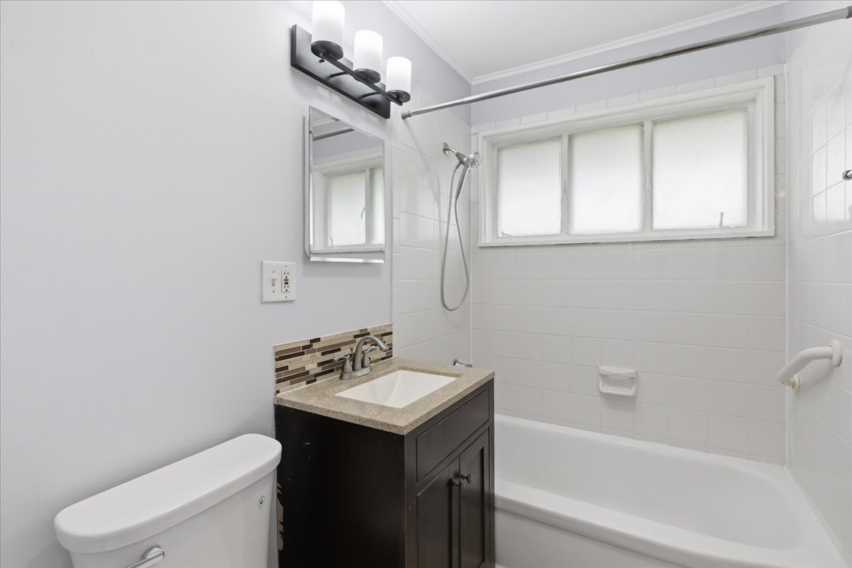 5 Crescent Road Lake Zurich, IL 60047 - Photo 8 of 11