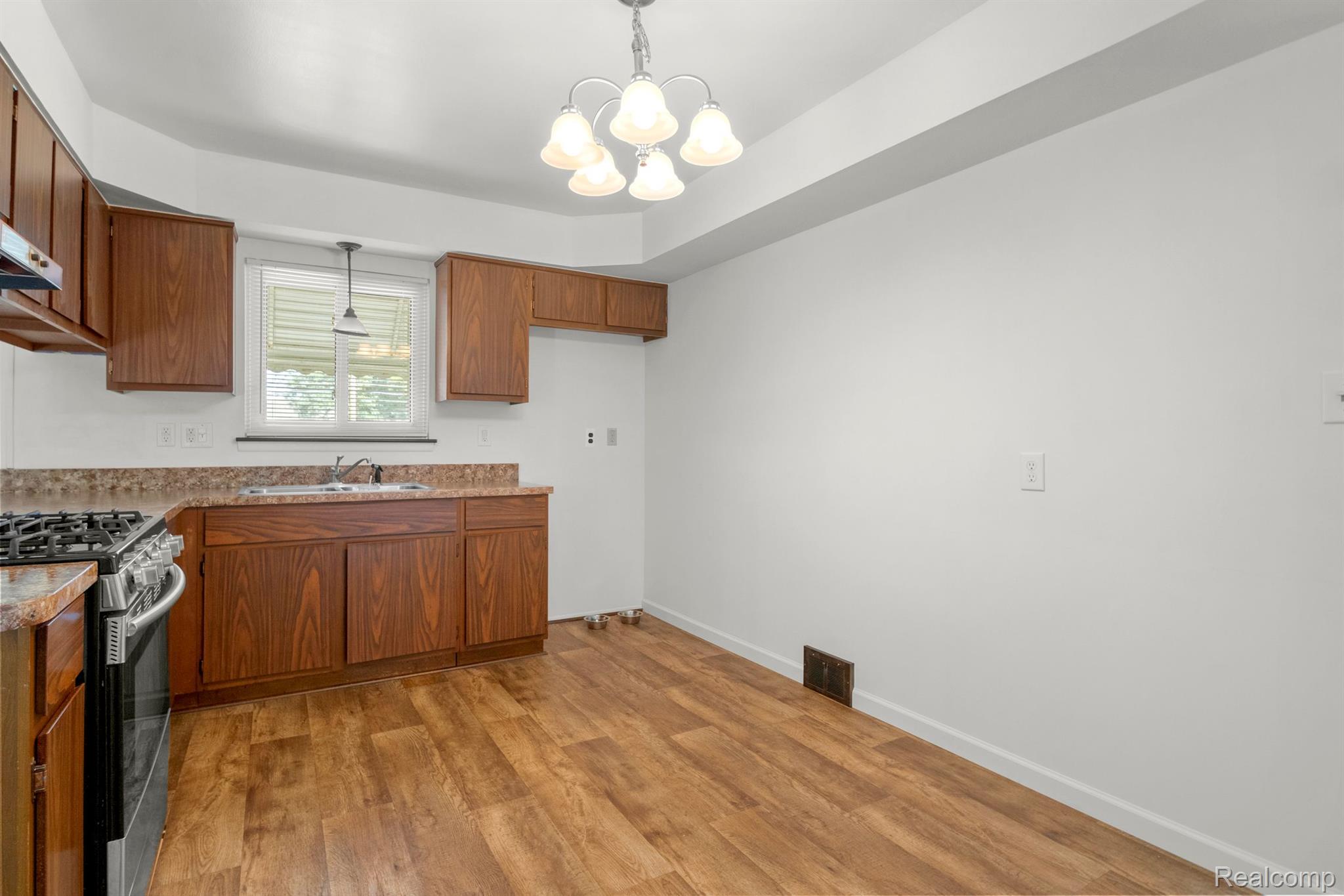2195 Stratford Drive Troy, MI 48083 - Photo 9 of 36