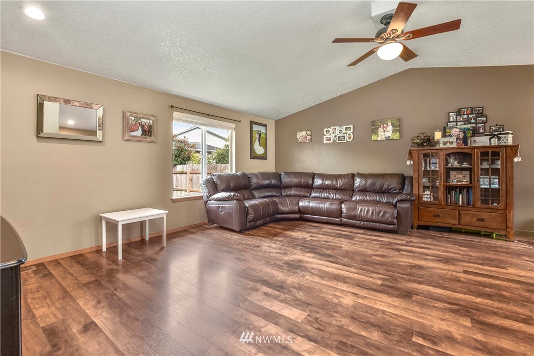 113 Mission Road Kelso, WA 98626 - Photo 3 of 16 Gallery Image 3