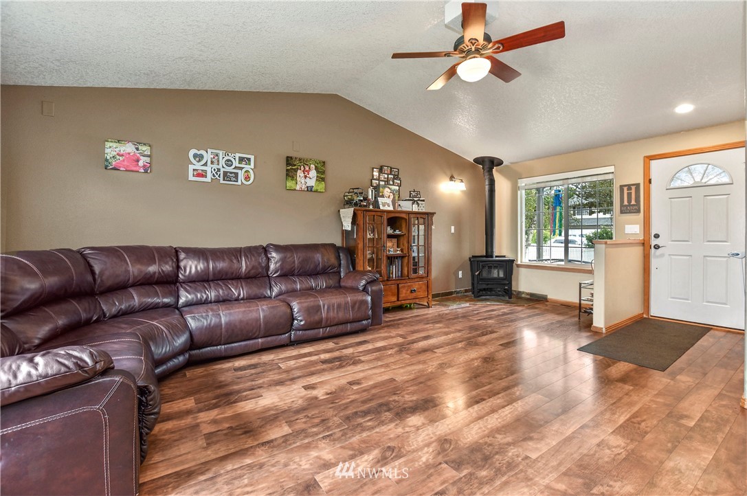 113 Mission Road Kelso, WA 98626 - Photo 4 of 16 Gallery Image 4