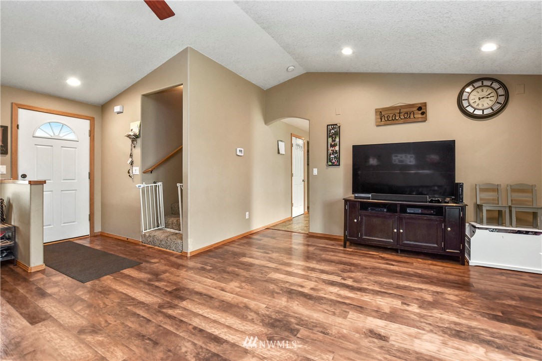 113 Mission Road Kelso, WA 98626 - Photo 5 of 16 Gallery Image 5