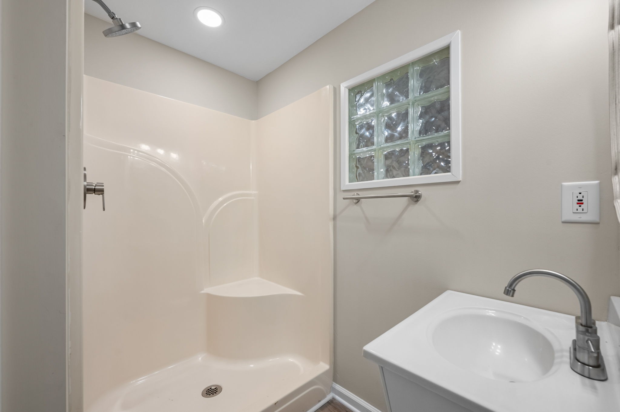 205 Normandy Road Wartrace, TN 37183 - Photo 54 of 70 a bathroom with a sink and a tub
