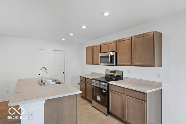 $257,999 | 2015 Black Oak Drive, Shelbyville, IN 46176