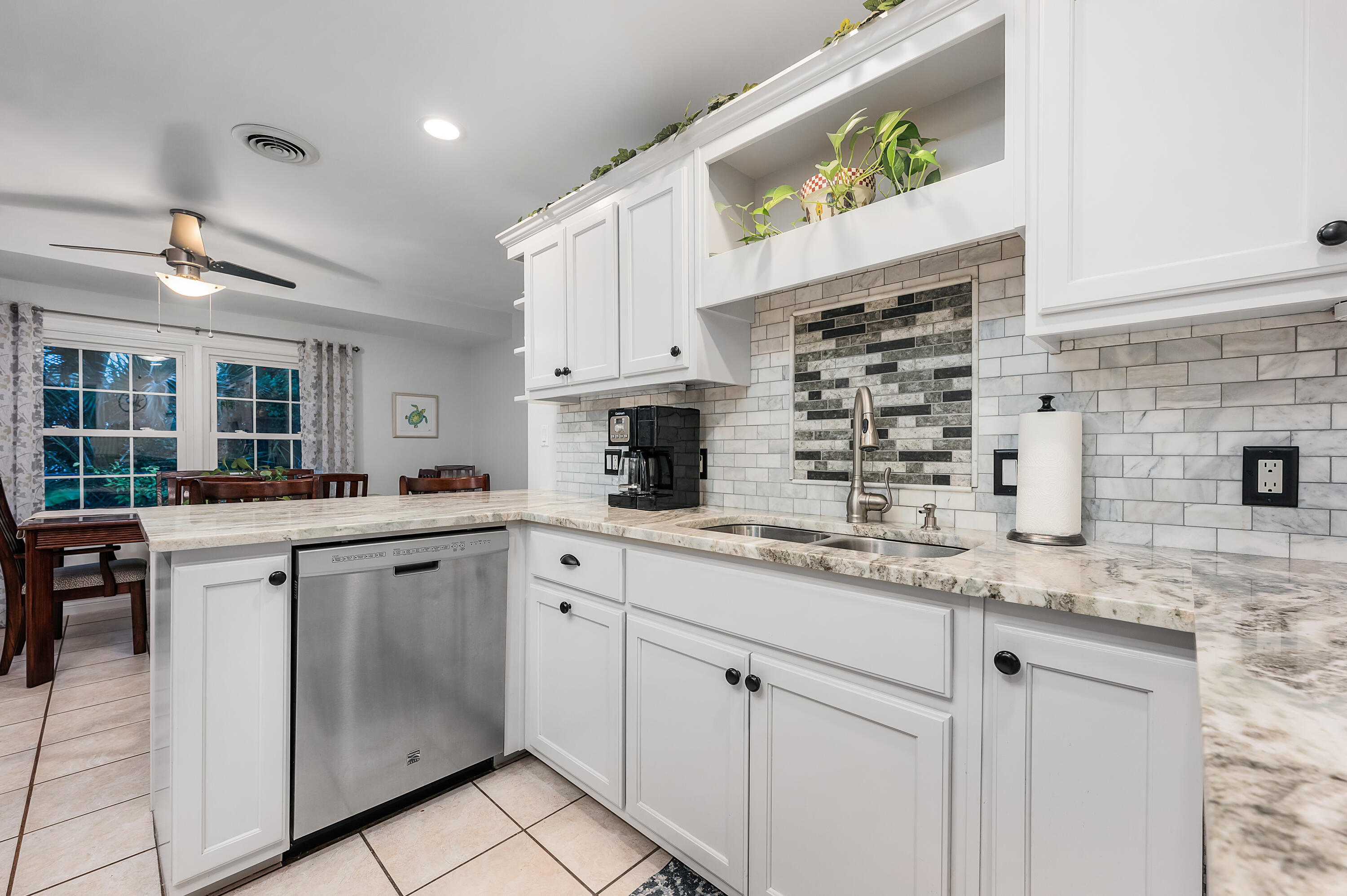 136 Ferry Road Northeast Fort Walton Beach, FL 32548 - Photo 17 of 41 kitchen