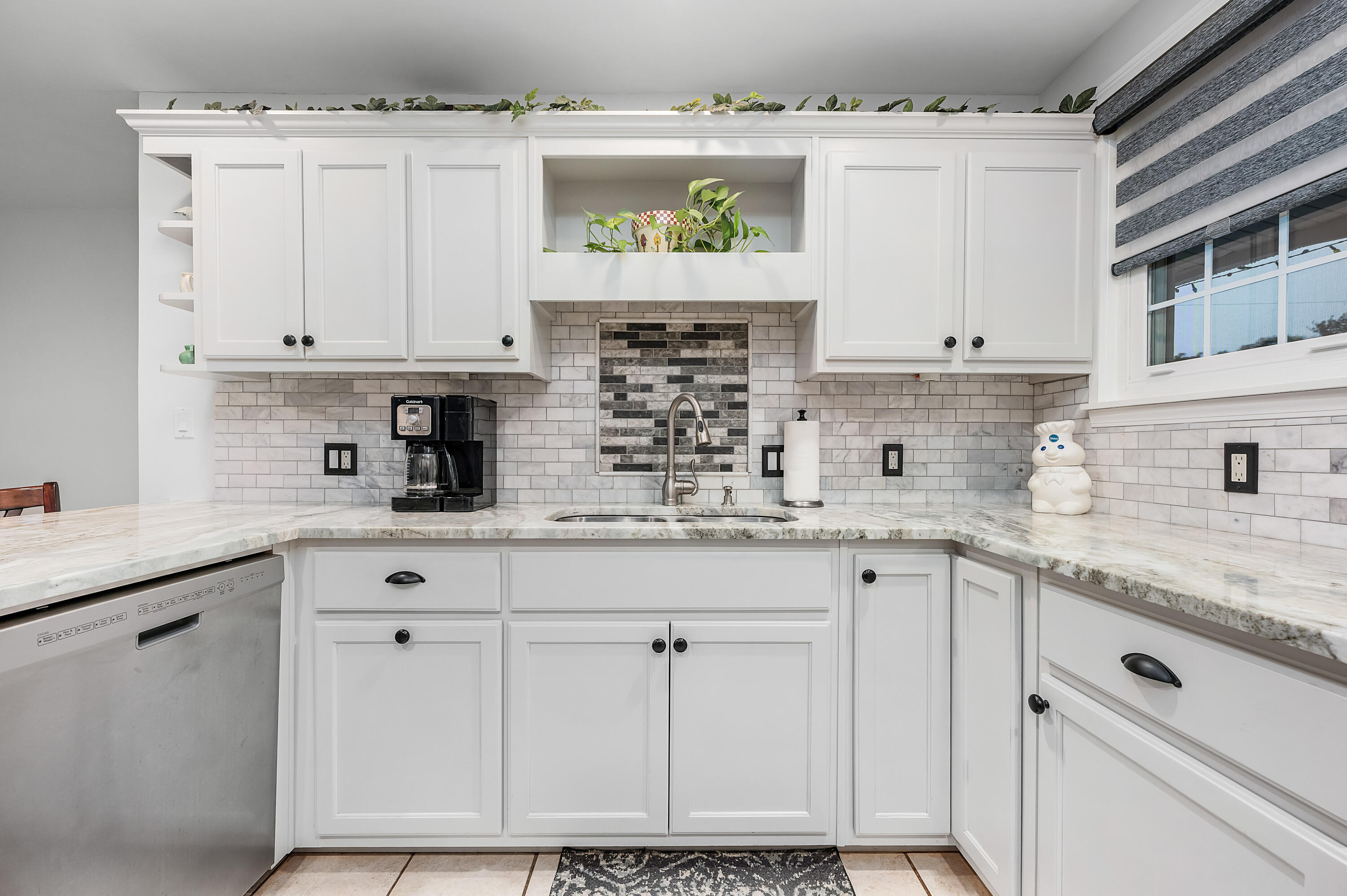 136 Ferry Road Northeast Fort Walton Beach, FL 32548 - Photo 18 of 41 kitchen