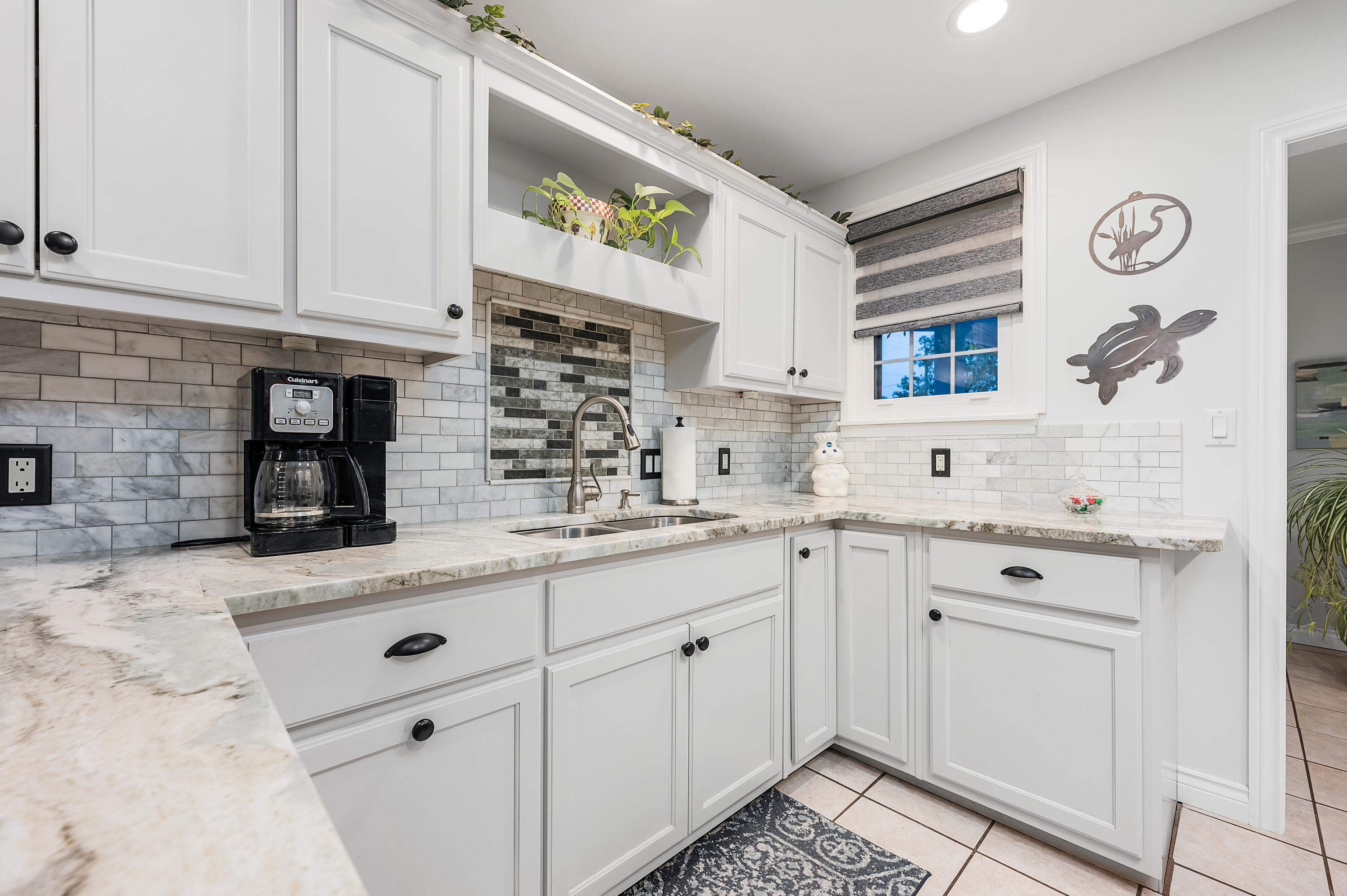 136 Ferry Road Northeast Fort Walton Beach, FL 32548 - Photo 20 of 41 kitchen