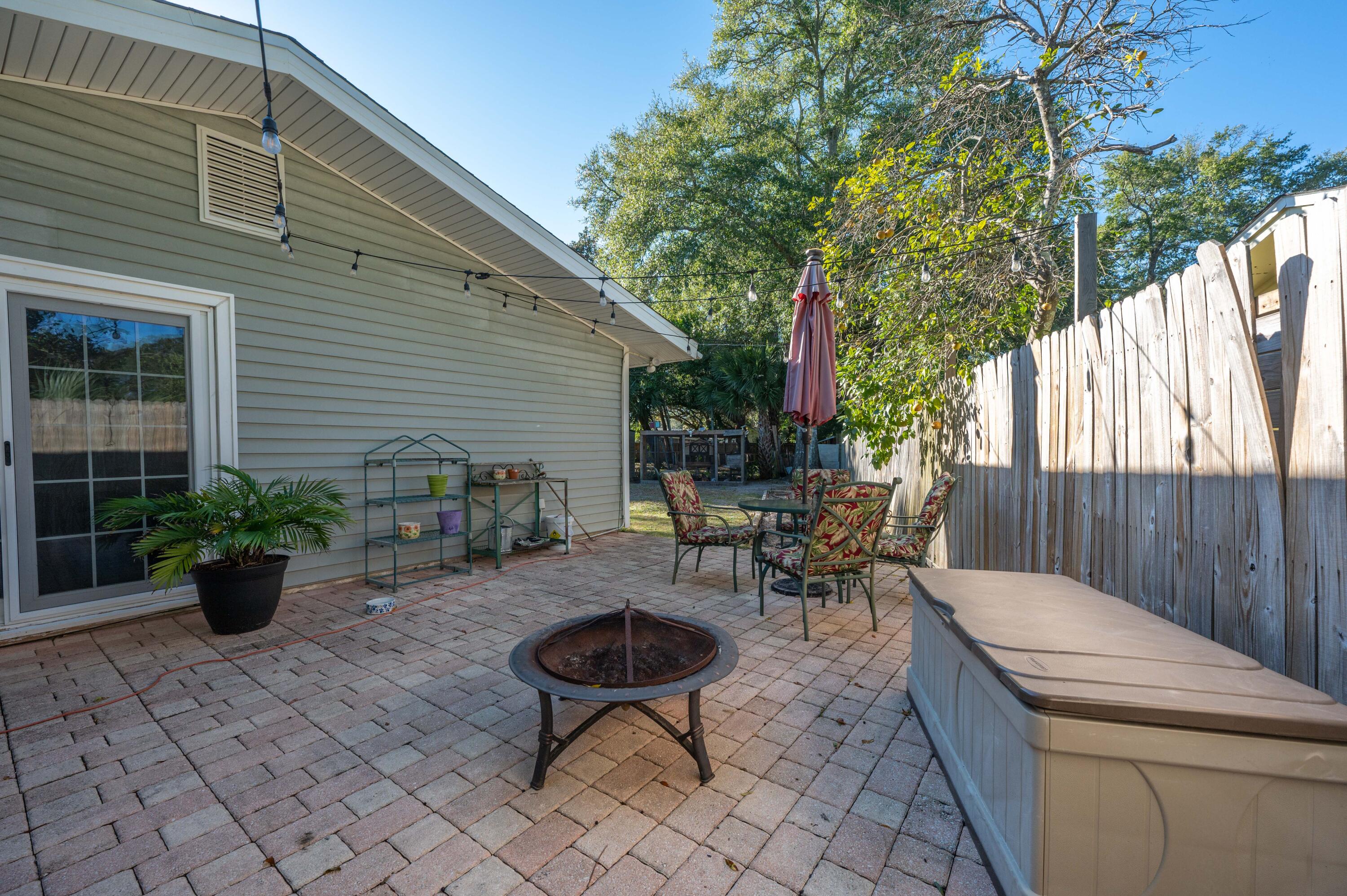 136 Ferry Road Northeast Fort Walton Beach, FL 32548 - Photo 32 of 41 back patio