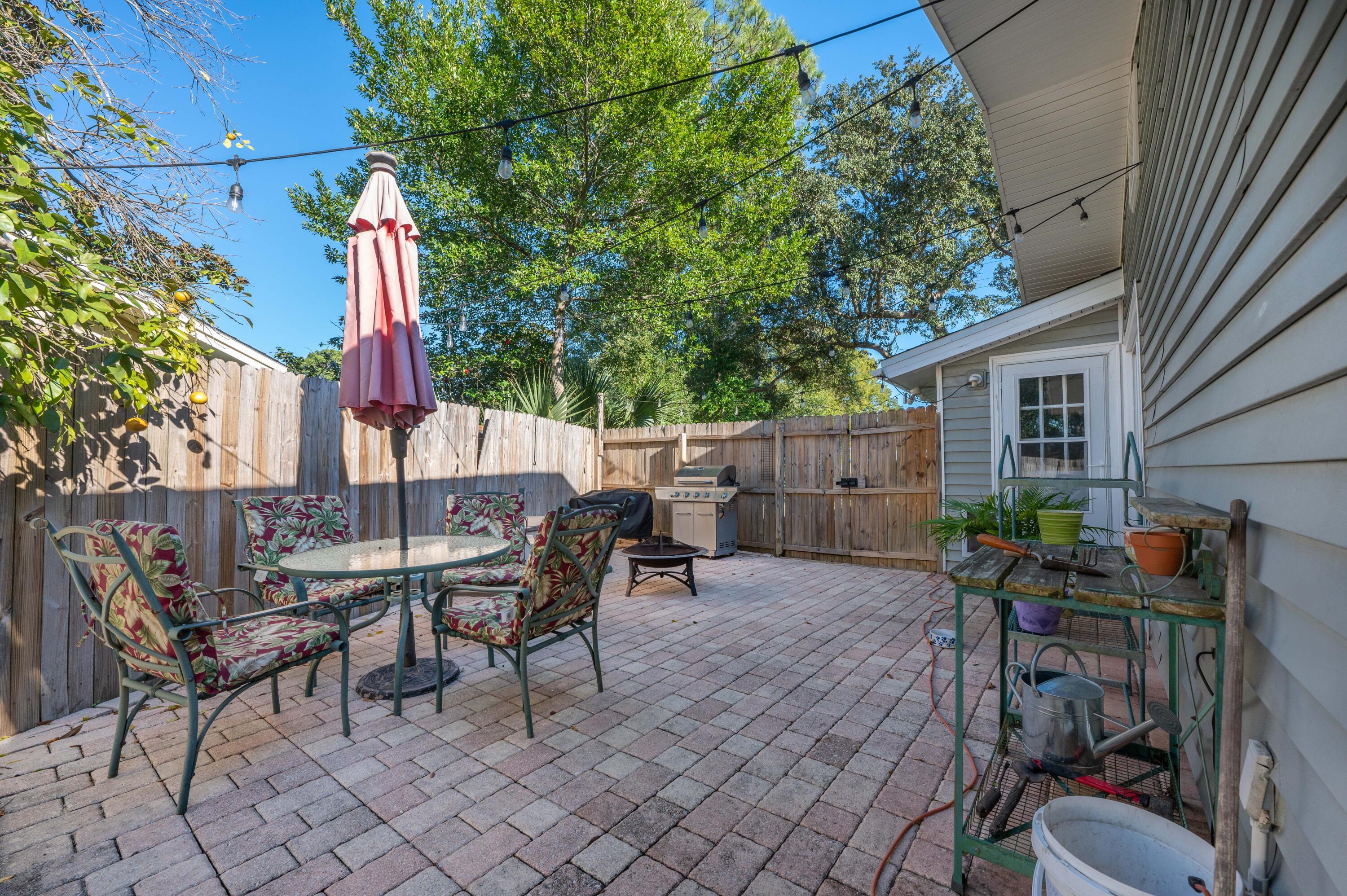 136 Ferry Road Northeast Fort Walton Beach, FL 32548 - Photo 33 of 41 back patio
