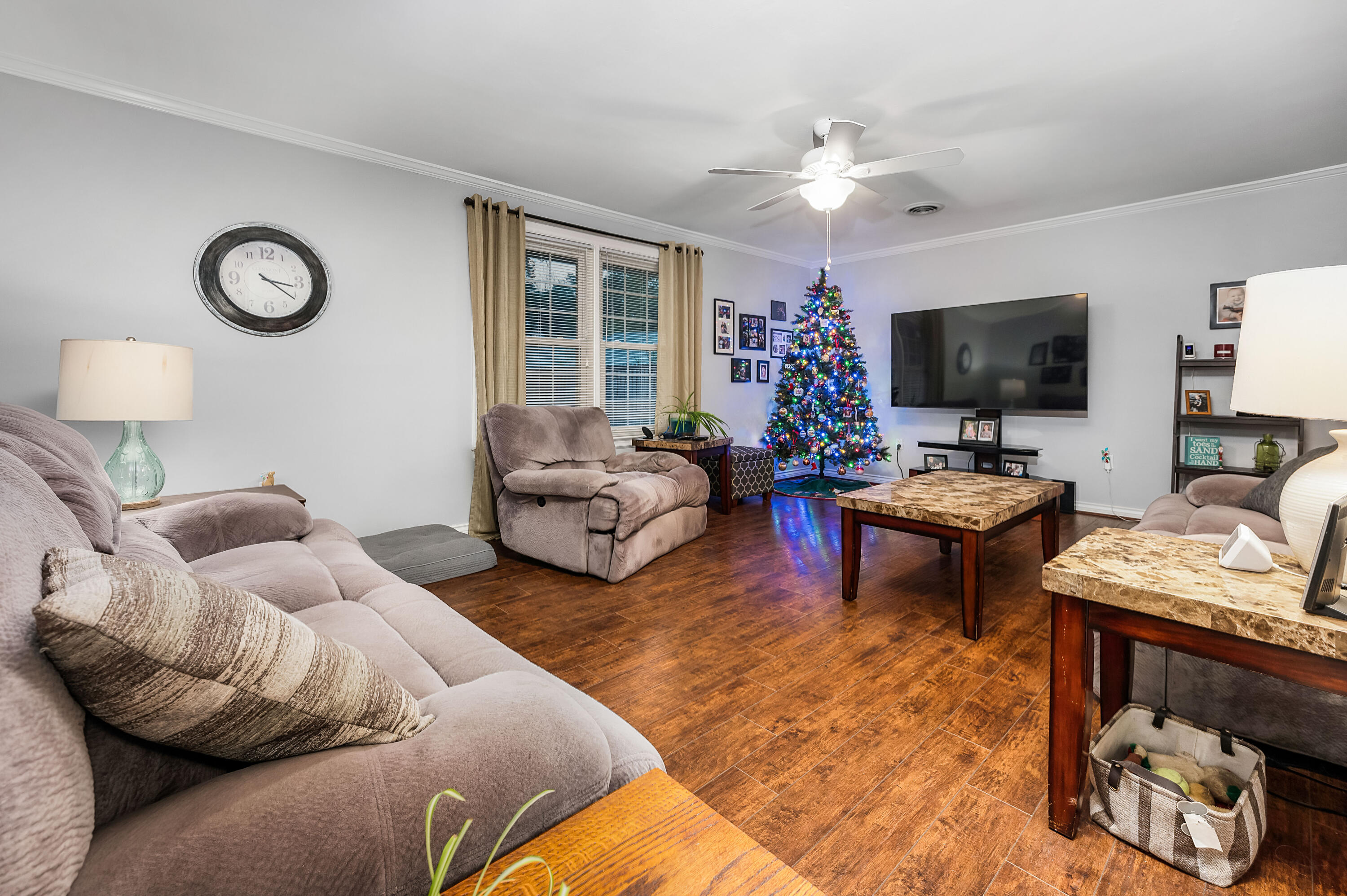 136 Ferry Road Northeast Fort Walton Beach, FL 32548 - Photo 8 of 41 Living area