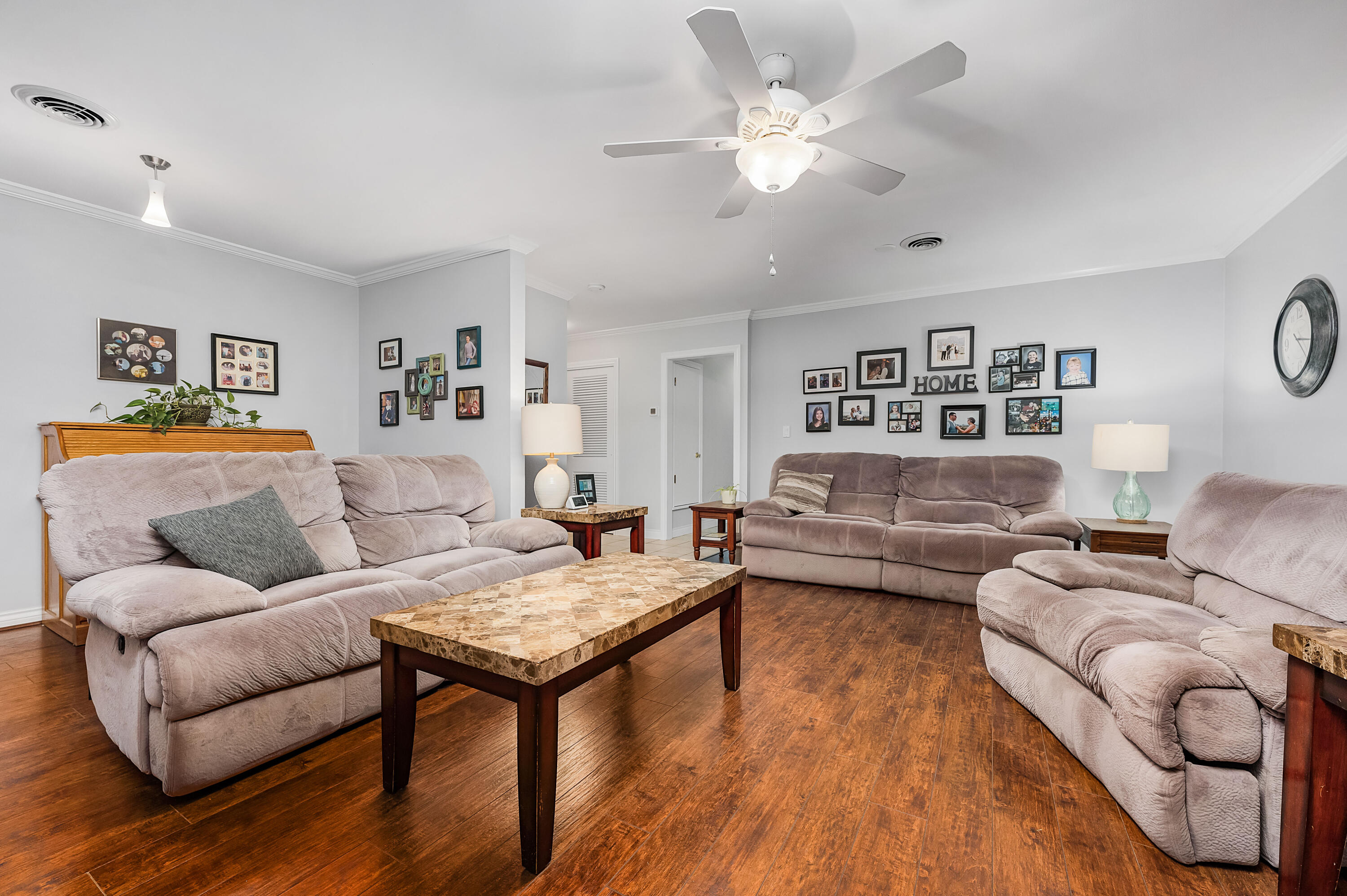 136 Ferry Road Northeast Fort Walton Beach, FL 32548 - Photo 10 of 41 Living area