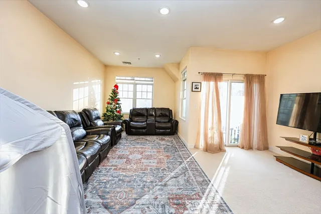 $2,800 | 614 Pond Street, Unit 1411, Braintree, MA 02184