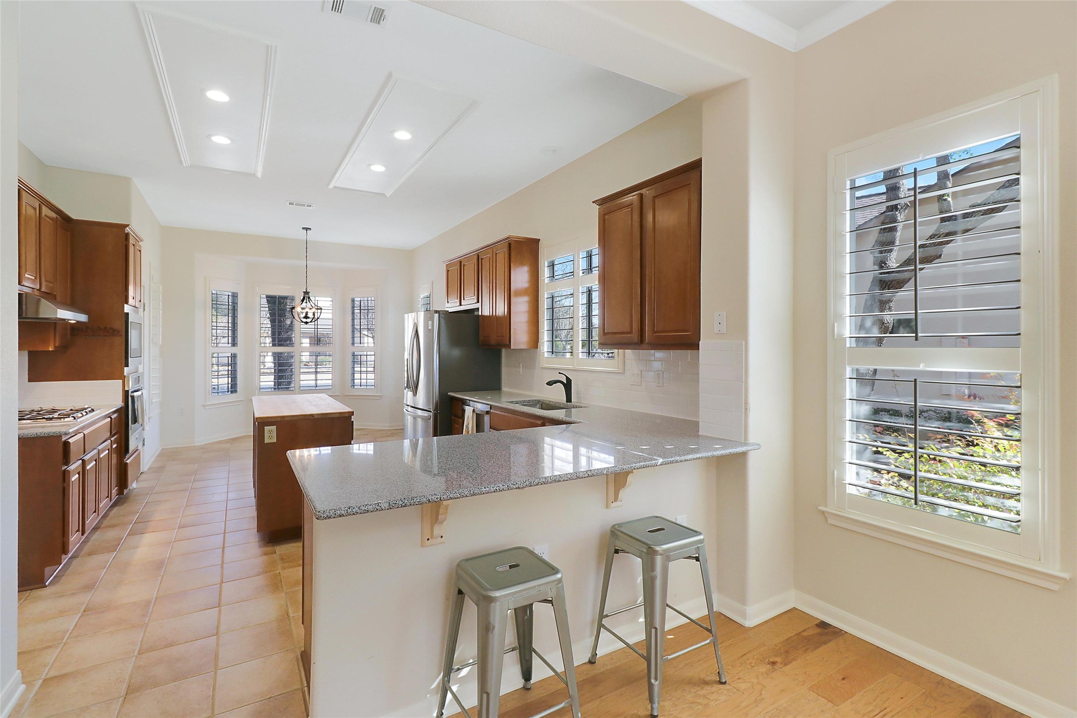 109 Sunflower Street Georgetown, TX 78633 - Photo 4 of 19 Updated kitchen with breakfast nook.