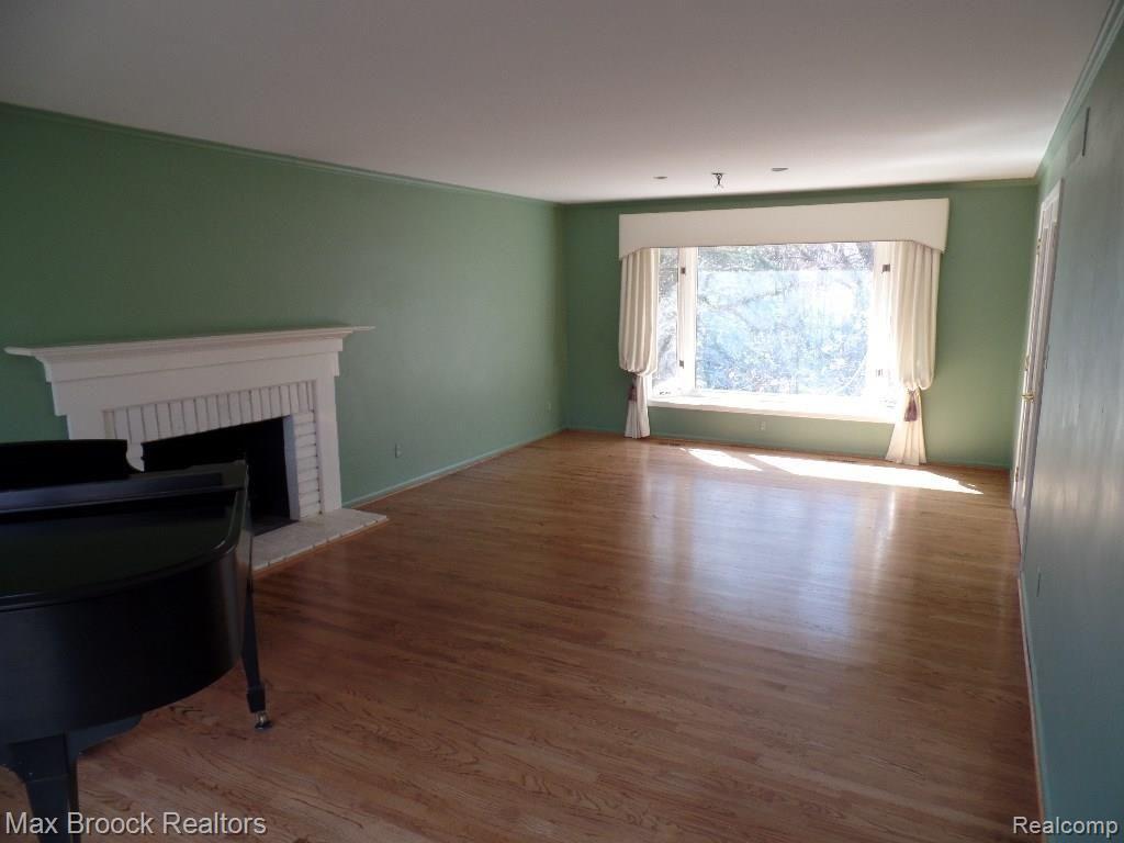 4026 Nearbrook Road Bloomfield Hills, MI 48302 - Photo 15 of 52 018.jpg