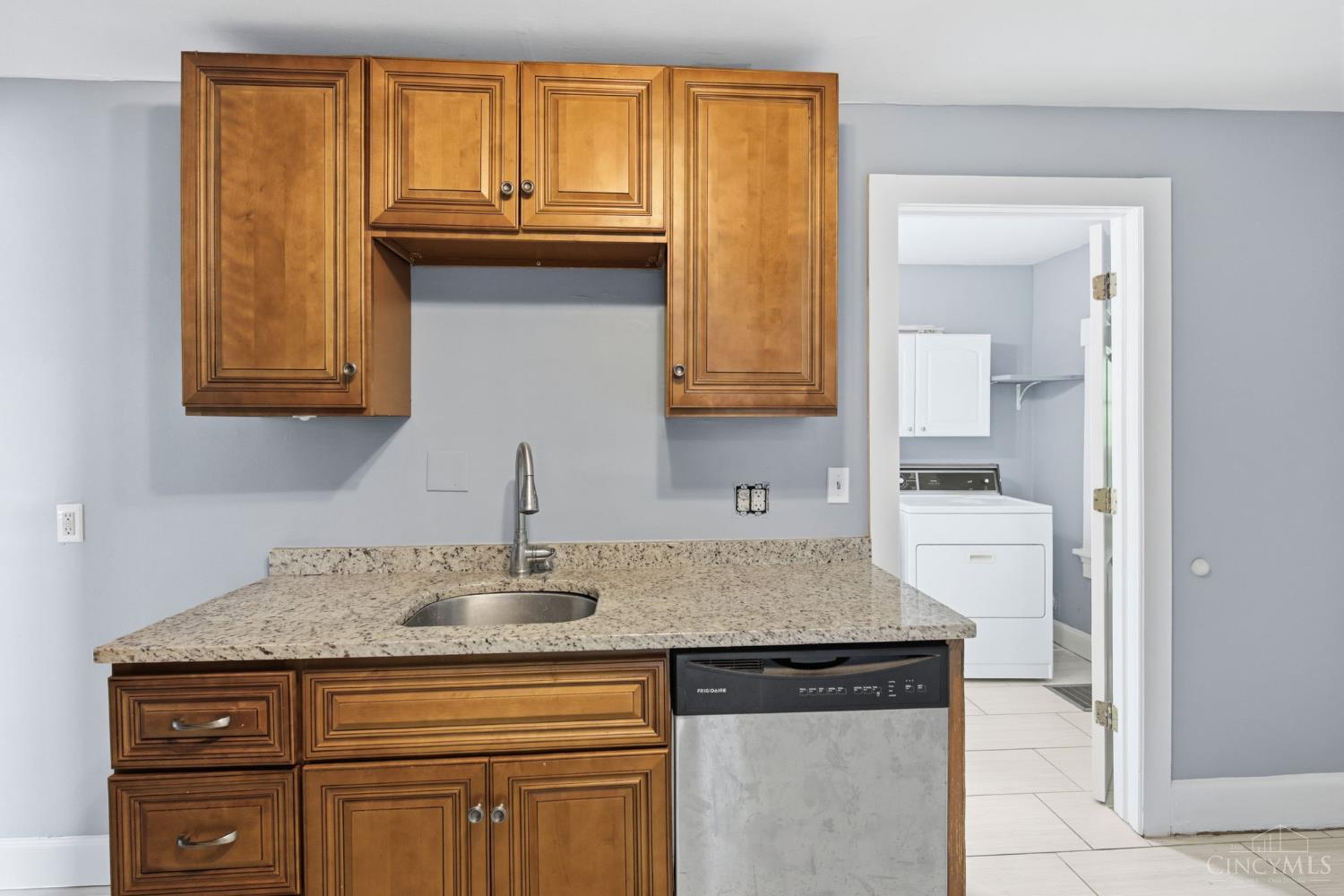 3262 Linwood Avenue Cincinnati, OH 45208 - Photo 26 of 53