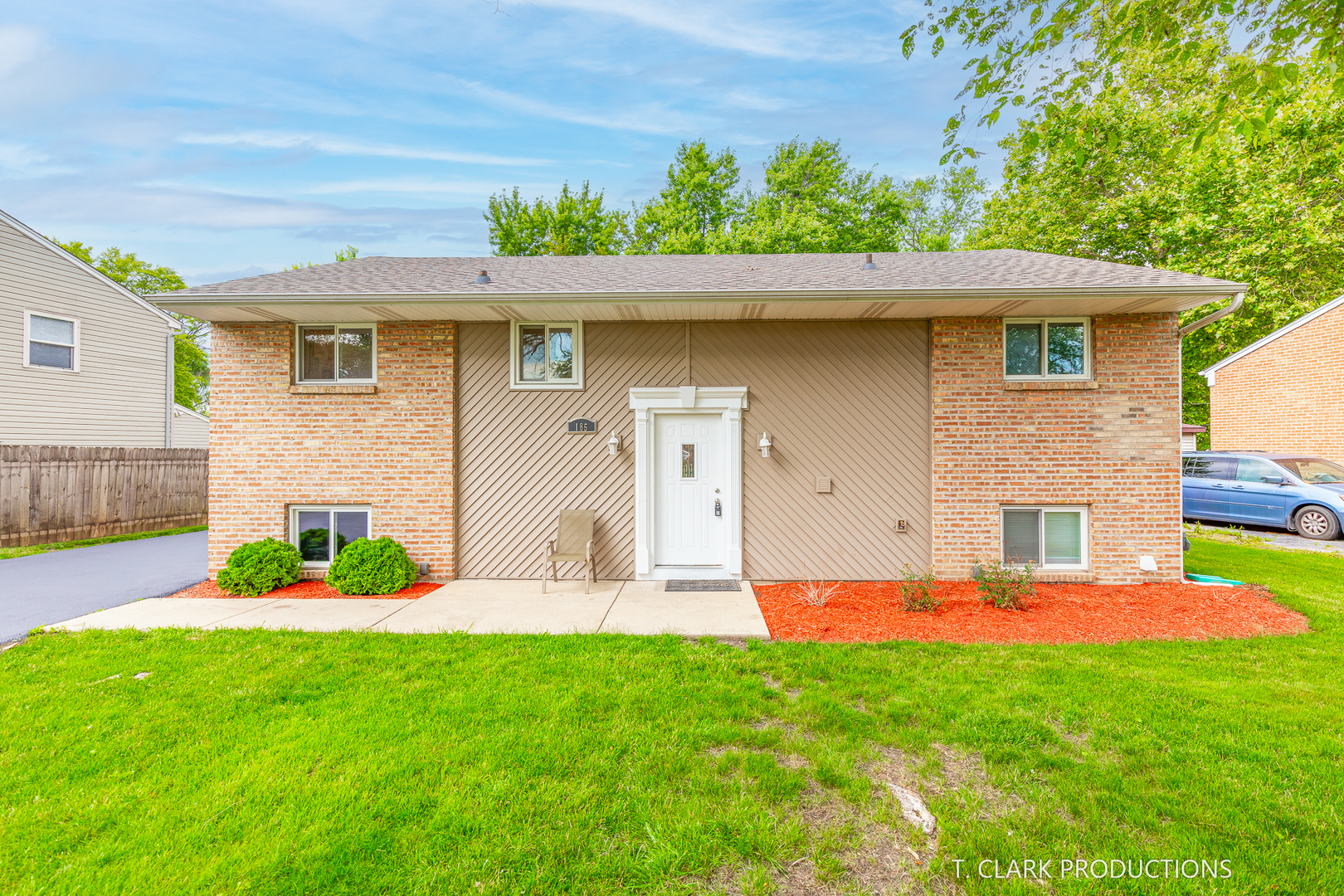 185 Oxford Road Bolingbrook, IL 60440 - Photo 1 of 29